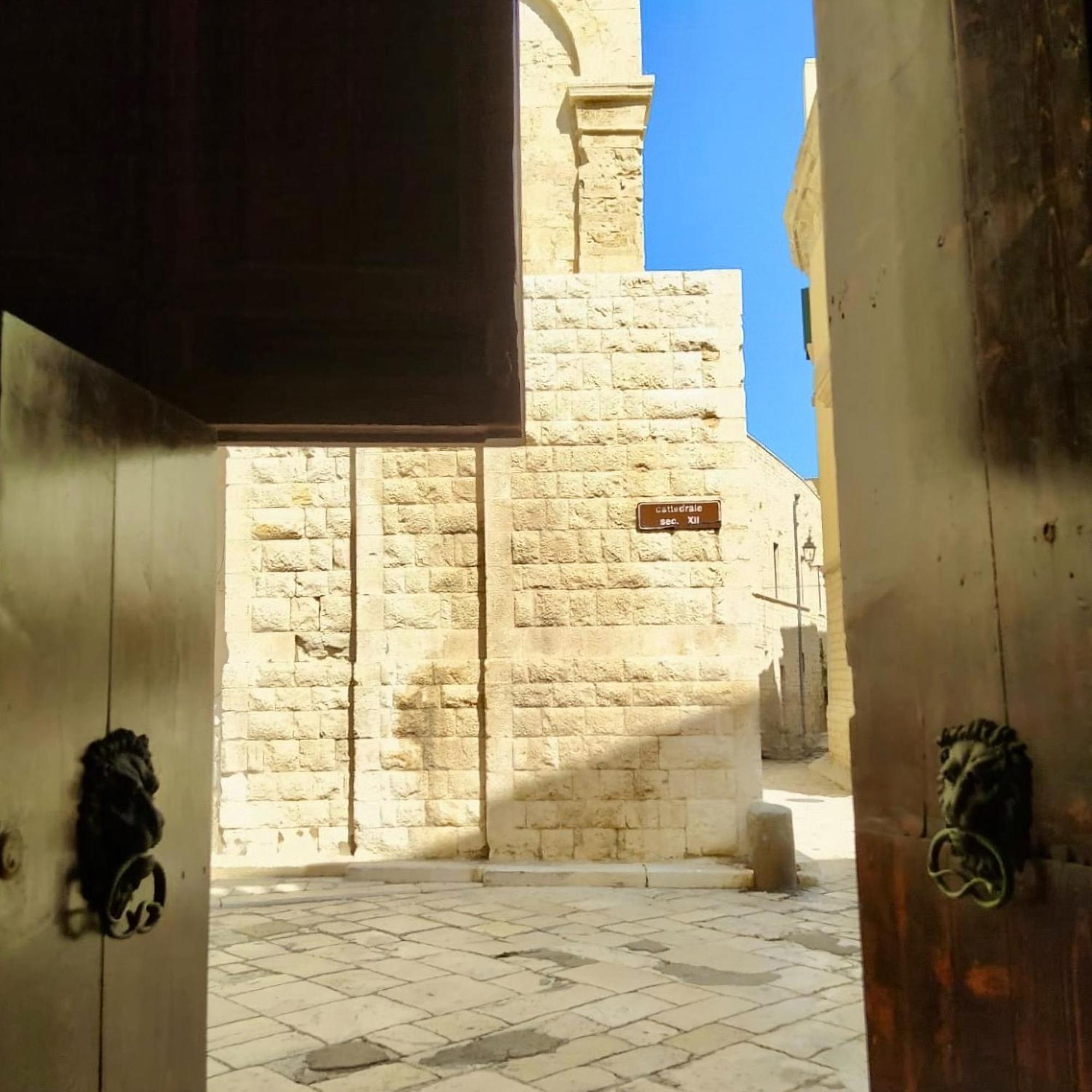 Palazzo Framarino Dei Malatesta - Noble Floor - XIV Century Giovinazzo Exterior foto